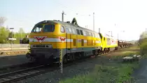 Zu Gast in Eschwege West �ber Ostern zu den umfangreichen Bauarbeiten waren u.a. die 216 032-3 (Lok 6) sowie die 264 011-8 der Firma Wiebe. Aufgenommen am 20.04.2011.