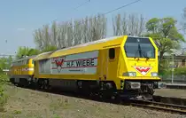 Zu Gast in Eschwege West �ber Ostern zu den umfangreichen Bauarbeiten waren die 264 011-8) sowie die 216 032-3 der Firma Wiebe. Sie blieben den gesamten Zeitraum �ber Ostern unbewegt im Bahnhof stehen. Aufgenommen am 20.04.2011. (Fotostandort: Parkplatz B27 Seite!)