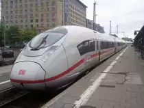 ICE der BR 407(Velaro D)am Gleis 1a des Frankfurter Hbf.Aufgenommen am 01.06.2011