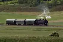 93.1420 ist mit einem Sonderzug anl�sslich des Heizhausfestes in Mistelbach nach Neusiedl-St. Ulrich unterwegs. Die Aufnahme entstand am 28.05.2011 zwischen Rannersdorf an der Zaya und Hauskirchen.