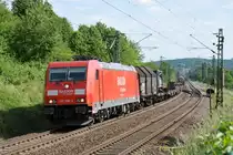 185 299-5 mit einem gemischten G�terzug auf dem Weg in Richtung Norden. Aufgenommen am 28/05/2011 bei Unkel.