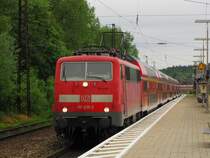 DB 111 035-1 mit dem RE 79013  M�nchen-Salzburg-Express  von M�nchen Hbf nach Salzburg Hbf, in Grafing Bahnhof; 27.05.2011