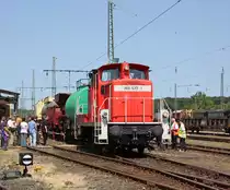 Die 360 577-1 mit einem modellbahntauglichen Epoche I/II G�terzug am Haken gab es am 02.06.2011 in Darmstadt-Kranichstein zu den Bahnwelttagen 2011 auch zu bestaunen.