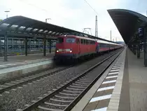 110 497-5 f�hrt mit einem Bahn Charterzug am 03.06.2011 durch Kaiserslautern Hbf