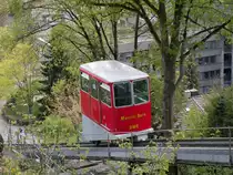 Marzili-Standseilbahn verbindet das Marziliquartier mit der h�her gelegenen Altstadt von Bern. Sie hat eine l�nge von nur 66 Meter und ist somit die zweitk�rzeste Standseilbahn von Europa. Die Aufnahme stammt vom 14.04.2011.