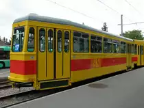 Bald nicht mehr anzutreffen sind die B4 Anh�nger auf der Linie 17. AW 1321 an der Haltestelle in Bottmingen. Aufnahme: 04.06.2011.