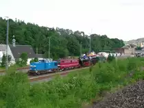 204 031-1, 211 001-3, 52 9900-3 und VT 135 110 bildeten den Lokzug von Schwarzenberg nach Halle. Hier zusehen in Aue/Sachs. bei der Ausfahrt am 05.06.11.

