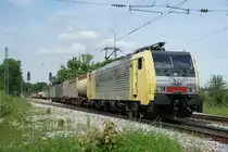 Die Lokomotion 189 901 mit einem KLV-Zug am 31.05.11 im Bahnhof A�ling.