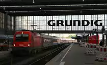 1216  021-4 mit dem CNL 484/CNL 358 (Roma Termini/Venezia Santa Lucia-M�nchen Hbf) in M�nchen Hbf 4.6.11