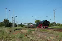 Am 04.06.2011 fuhr 01 509 mit einem Sonderzug von Berlin nach Bergen (R�gen) und zur�ck. Hier auf der Hinfahrt bei Gransee.

