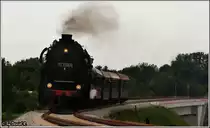 52 8168 -8 der BEM auf dem Weg von M�nchen Hbf nach Viechtach �ber Plattling, Deggendorf und Gotteszell. Sie hat inzwischen den unplanm��igen Halt in Plattling hinter sich und ist nun auf dem Weg nach Deggendorf. (02.06.2011, Deggendorf)