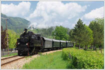 �GEG 77.28 mit unserem Fotozug von St. P�lten nach Sankt Aegyd am Neuwalde am 13.5.2011 als Nebenfahrt 14518 von Sankt Aegyd am Neuwalde nach Markt St. Aegyd a/N kurz vor dem Streckenende.