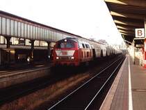 216 147-9 mit einem G�terzug auf Trier Hauptbahnhof am 22-7-2000. Bild und scan: Date Jan de Vries.
