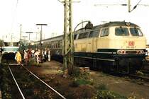 216 092-7 mit RB 5910 Langenberg-Haltern und ein Triebwagen der BR 624 auf Bottrop Hauptbahnhof am 17-10-1995. Bild und scan: Date Jan de Vries. 