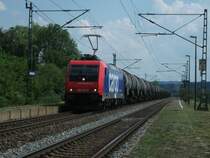 482 042 von SBB Cargo durchf�hrt am 04.Juni 2011 mit einem Kesselzug den Bahnhof Gundelsdorf.