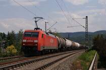 152 002-2 mit einem gemischten G�terzug in Osterspai am 04.06.2011