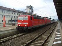 Eine seltene Bespannung 181 220-5 zieht mit 101 037-0 (kalt) den IC 2052 Stuttgart - Saarbr�cken am 08.06.2011 aus Kaiserslautern Hbf