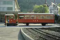 RB - Rangierlok Ta 2/2 1 mit Vorstellwagen B 8 auf der Drehscheibe in Vitznau im Mai 1985 .. Bild ab Dia