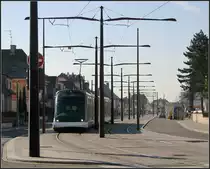 Mastenallee - 

Fast eine Allee bilden die eleganten Masten in der Rue du Général Leclerc in Ostwald. Hierher wurde die Straßburger Straßenbahnlinie B am 30. Januar 2008 verlängert. Am 30. Mai 2008 erfolgte dann eine weitere Verlängerung bis Lingolsheim Tiergaertel. 

06.03.2008 (M) 