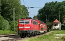 RE 79016 (�bersee-M�nchen Hbf) mit Schublok 111 123-6 in A�ling 4.6.11
