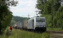 185 663-2 mit einem KLV gen M�nchen bei A�ling 4.6.11