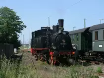 Am 05.Juni 2011,fuhr 91 134 auf dem teilweise zugewachsenden Lokschuppengleis in Bergen/R�gen.