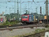 482 023-9 mit einem Containerzug am 02.06.2011 bei der Ausfahrt in Aachen West Richtung K�ln.