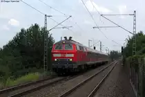 Die 218 480-2 zieht am 07.06.2011 den RE 28026 nach Neustadt (Weinstra�e) Hbf. Aufgenommen in Maximiliansau West. Das Bild entstand vom Bahnsteigende.