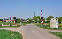 L�ndlicher Bahn�bergang bei Eu-Wi�kirchen, von dem kann man Bilder wie 514 672 machen, 20.04.2011