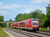 Ein RE aus Dresden Hbf durchfährt gerade auf der Fahrt nach Nürnberg Hbf den Bahnhof Schnabelwaid. (02.06.2011)