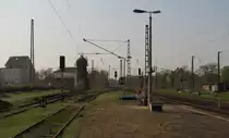 Bahnsteig 1 und 2 in Fahrtrichtung Leuna, im Bf Merseburg; 21.04.2011