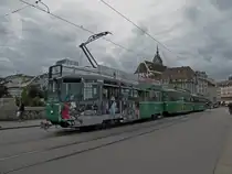Seit dem 01. Juni 2011 f�hrt der Motorwagen 477 mit Fotografien vom Claraplatz. Es ist das Ergebnis des 3. Wettbewerbs <> Das Siegerprojekt stammt vom Basler K�nstler Christian Schoch. Die Aufnahme entstand auf der Mittleren Rheinbr�cke  in Basel am 09.06.2011.