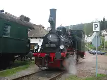 Preu�ische Tenderlok T3 89 7159 steht am 24/4/2005 mit Kuckucksb�hnelzug in Elmstein (Pfalz). 