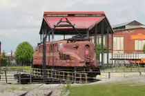 Pennsylvania Railroad GG-1 E-Lok #4913 steht 28/5/2011 auf der Drehplattform im Railroaders Memorial Museum, Altoona Pennsylvania.