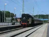 Nicht gerade beliebt bei Dampffan`s ist es wenn die Dampflok Tendervoran fahren mu�,so auch bei 01 0509,am 04.Juni 2011,die ab Bergen/R�gen in Richtung Stralsund Tendervoran fahren mu�te,weil es auf R�gen keine Drehscheibe mehr gibt. 