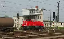 Im August 2010 hab ich ein Bild gemacht mit genau der gleichen Perspektive, nur das anstelle der neuen 261 020-2 noch eine alte 203er hier Dienst tat. Agil, leise und stark diese Gravitas. Aufgenommen am 28.04.2011 in Gro�korbetha.