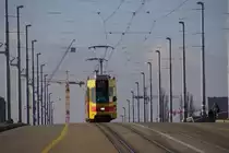 Doppeltraktion der Linie 11 f�hrt w�rend einer Umleitung �ber die Dreirosenbr�cke in Basel. Die Aufnahme stammt vom 26.11.2008.