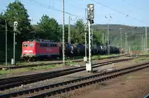 140 600-8 mit einem Kesselwagenzug auf Gleis 10 (!) im Bahnhof Altenbeken, 04.06.2011.