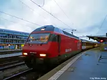 Regen und einsetzende D�mmerung machten es sehr schwer, am 31.5.2011 in Schaffhausen die Re 460 035-9 mit dem IR 2593 nach Z�rich (-Bern) zu fotografieren.