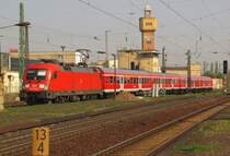 DB 182 010-9 mit der RB 16314 von Halle (S) Hbf nach Eisenach, bei der Einfahrt in Merseburg; 21.04.2011