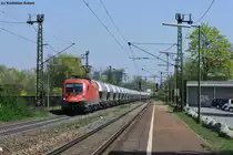 1016 022-4 der �BB mit einem Kesselwagenzug bei der Durchfahrt in Regensburg-Pr�fening, 19.04.2011