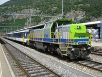 Am 843 502 der BLS mit 2 B NPZ und zwei Bpm 51 der SBB abgestellt in Brig, 12.06.2011.