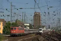 Die 115 114-1 fuhr am 12.06.2011 mit dem Pbz 2476 im K�lner Hbf ein.