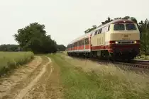 218 105-5 mit den ersten HVZ-Verst�rker nach Bonn hier zwischen
Rheinbach und Odendorf. 03.06.11