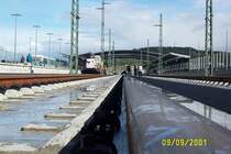 9.September 2001 Bf Montabaur, Blick �ber feste Fahrbahn des Durchgangsgleises auf das Nordportal des Himmelberg-Tunnels