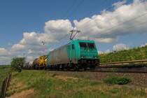 DB 185 607-9 mit dem FIR 51361 von Gremberg nach N�rnberg Rbf, bei Erbach (Rheingau); 13.05.2011