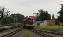 D�llnitzbahn 199 030-8 mit der DBG 105 aus M�geln Bf, bei der Einfahrt in Oschatz Hbf; 09.06.2011