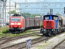 DB / SBB - Einfahrender G�terzug mit der DB Lok 185 093-2 und SBB Rangierlok Tm 2/2  232 118-0 im Bahnhof von St.Margrethen am 24.05.2011