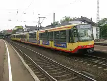 Tw 892 und der vordere Tw 918 am 20.06.2011 als S4 von Karlsruhe nach Achern. Das Duo f�hrt zur Zeit in den Bf von Rastatt ein. Im Hintergrund, aber etwas durch die beiden Tw´s verdeckt: das Bahnhofsgeb�ude und links die Bahnsteigd�cher.