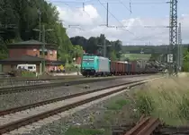 185 613-7 zieht am 20. Juni 2011 den FR 52591 (Saalfeld - N�rnberg Rbf) durch Kronach.